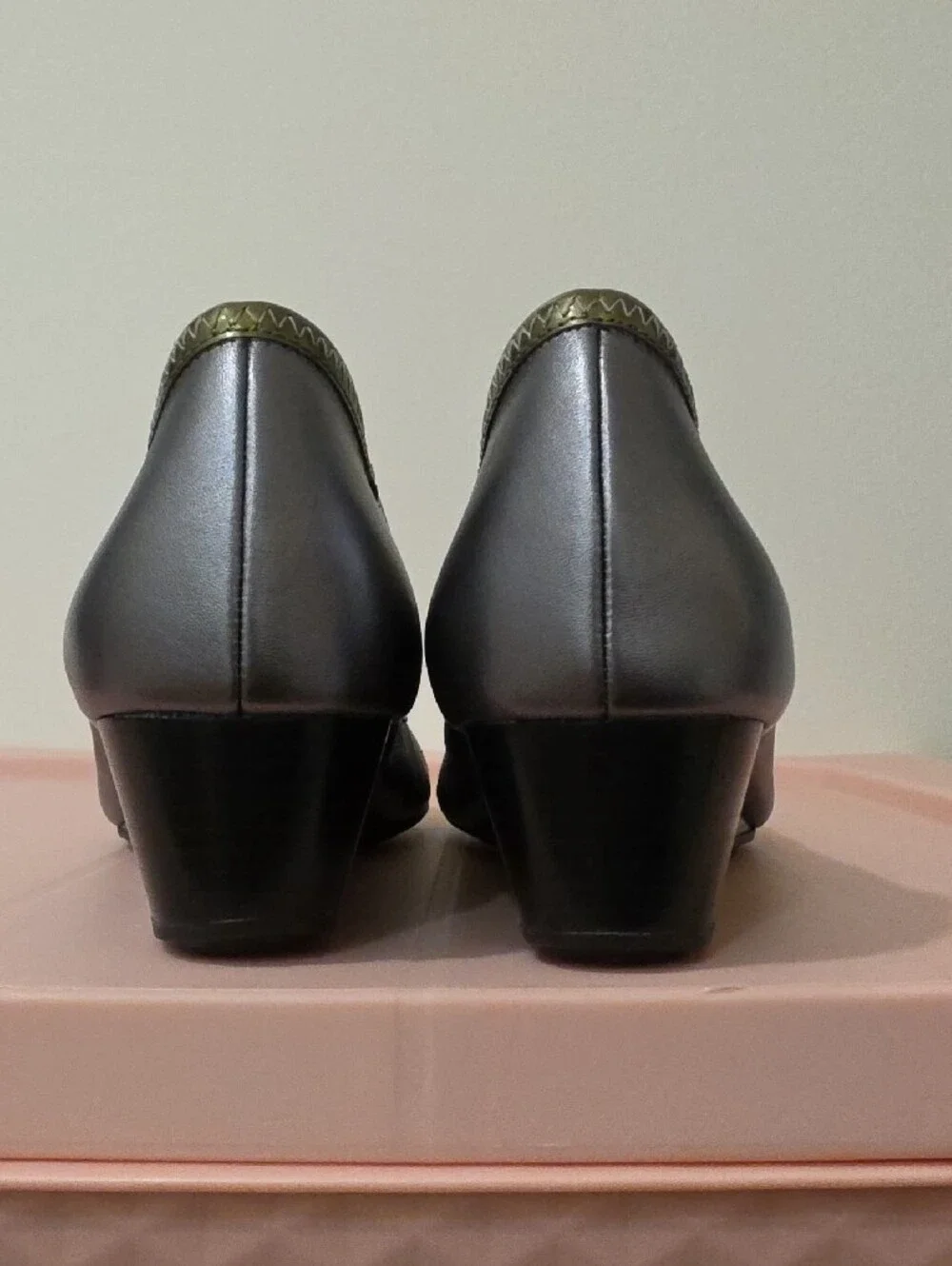 Women’s Gray and Olive Green COLE HAAN Wedge Slip-ons CLEAN!!